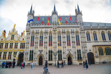Bruges, Belçika-17 Nisan 2017: UNESCO Dünya Mirası tarihi kenti Bruges, Belçika 'da Belediye Binası
