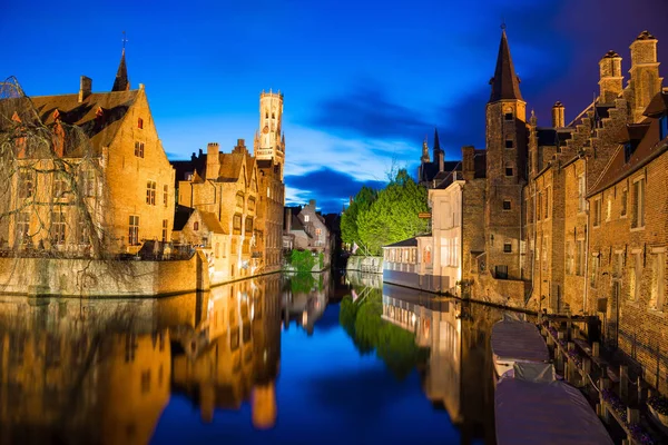 Brujas Bélgica Abril 2017 Plano Nocturno Edificios Medievales Históricos Largo —  Fotos de Stock