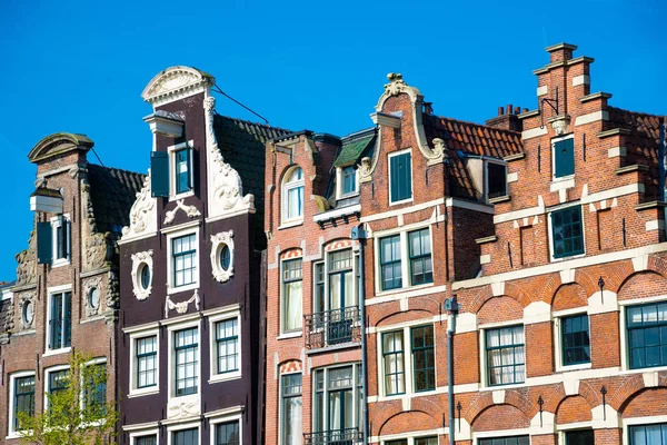 네덜란드 암스테르담의 전통적 건물들 — 스톡 사진