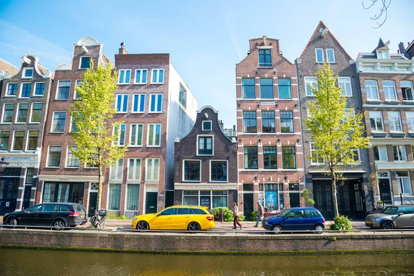 アムステルダム オランダ 2017 アムステルダムの運河とオランダの美しい伝統的な古い建物 — ストック写真