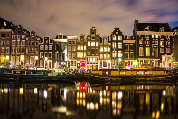 Gece sahne birinde birden çok kanallar Amsterdam, Hollanda
