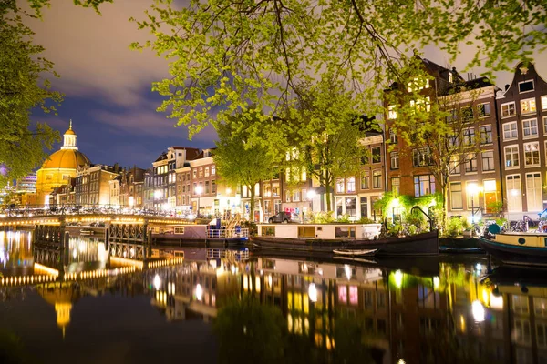 Prachtige Nacht Amsterdam Nacht Verlichting Van Gebouwen Boten Buurt Van — Stockfoto