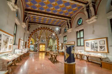 BUDAPEST, HUNGARY - 23 Şubat 2016: Budapeşte 'deki Vajdahunyad şatosunun içi. Salonlardan birinde Tarım Müzesi 'nin bir sergisi var..