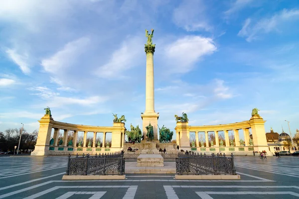 Budapest Hungria Fevereiro 2016 Monumento Milênio Praça Dos Heróis Hosok — Fotografia de Stock