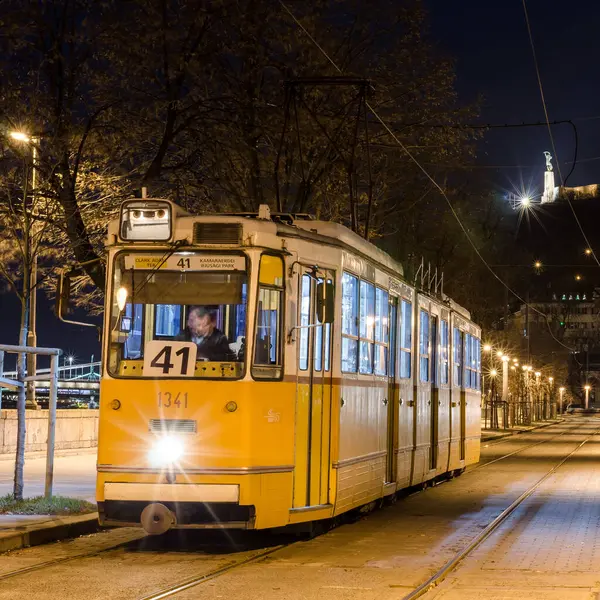 Budapest Hungria Fevereiro 2016 Velho Bonde Centro Cidade Budapeste Hungria — Fotografia de Stock