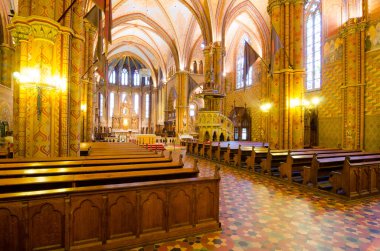 BUDAPEST, HUNGARY - 23 Şubat 2016: Matthias Kilisesi Budapeşte, Macaristan 'da bulunan bir Roma Katolik kilisesidir.