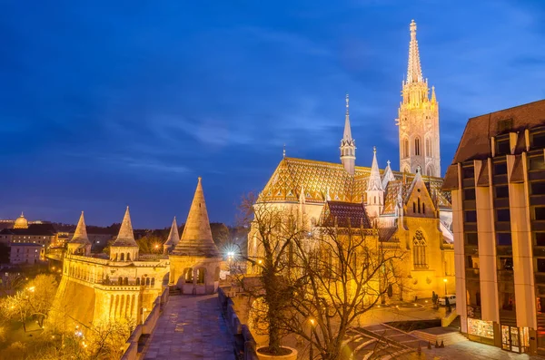 Matthias Kirche Ein Berühmtes Wahrzeichen Budapest Ungarn Bei Nacht — Stockfoto