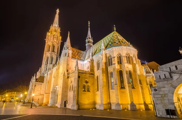 Budapest Hungría Febrero 2016 Vista Nocturna Iglesia Matthias Budapest Hungría — Foto de Stock