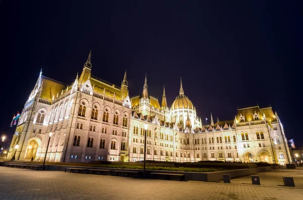 Budapest Ungarn Februar 2016 Nachtansicht Des Ungarischen Parlaments Budapest Ungarn — Stockfoto