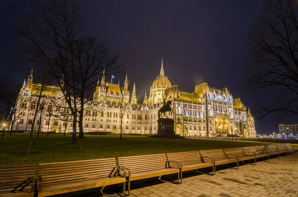 Budapest Ungarn Februar 2016 Das Ungarische Parlamentsgebäude Mit Heller Und — Stockfoto