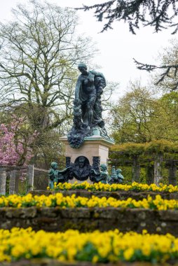Gent, Belçika - 16 Nisan 2017: Sitadelpark 'taki heykel Belçika' nın Gent şehrinde bir parktır..