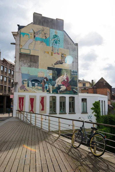 ベルギー ゲント 2017年4月16日 壁画のある古い家のファサード — ストック写真