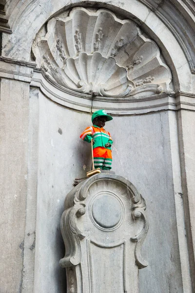 Bruxelas Bélgica Abril 2017 Manneken Pis Famosa Estátua Mijador Bruxelas — Fotografia de Stock