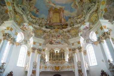 Steingaden, Almanya - 5 Haziran 2016: The pipe organ in Hac of Wies. Dominikus Zimmermann tarafından 1740 'ların sonunda tasarlanmış oval bir rokoko kilisesi. Yukarı Bavyera, Almanya.