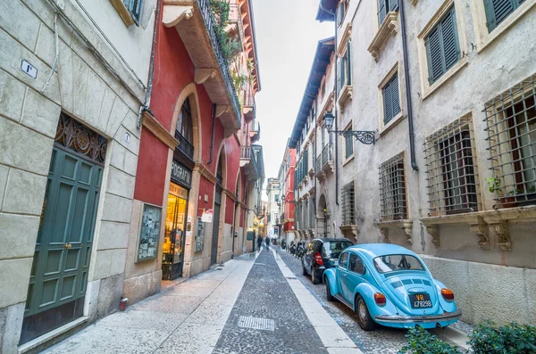 Verona Italia Septiembre 2015 Pequeña Hermosa Calle Italiana Con Tiendas —  Fotos de Stock