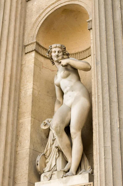 París Septiembre 2014 Palacio Del Louvre Estatua Mujer Museo Del — Foto de Stock