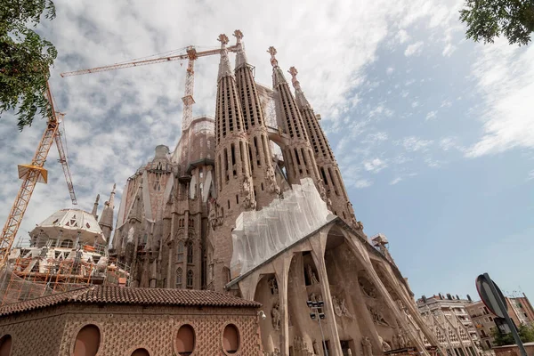 バルセロナ スペイン 2014年9月20日 サグラダ ファミリア 大聖堂と聖家族の教会は アントニ ガウディによって設計されたバルセロナの大規模なローマカトリック教会です スペインのバルセロナ — ストック写真