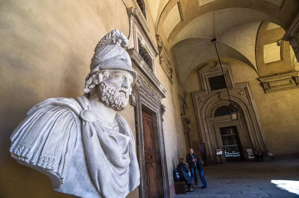 Florencia Italia Abril 2013 Busto Del Guerrero Griego Palacio Pitti —  Fotos de Stock