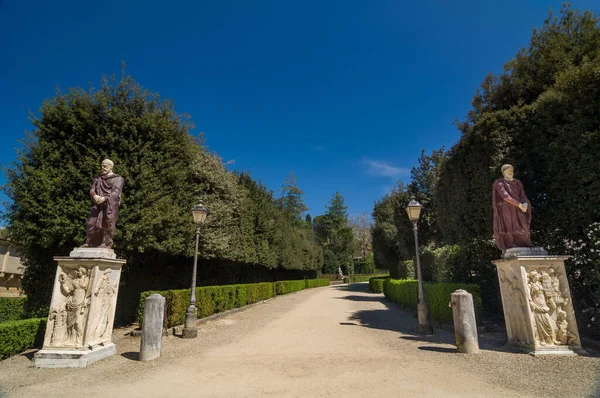 Dos Antiguas Esculturas Los Jardines Boboli Son Una Las Obras —  Fotos de Stock
