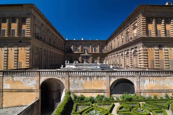 Fasad Pitti Palace Med Fontän Och Boboli Gardens Unesco Världsarv — Stockfoto