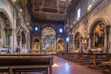 FLORENCE, İtalya - 14 Nisan 2013: Chiesa di Ognissanti (All-Saints Kilisesi) Floransa, Toskana, İtalya 'da bulunan bir Fransisken kilisesidir..