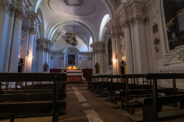 MONTEPULCIANO, ITALY - 15 Nisan 2013: Montepulciano, Tuscany, İtalya 'da La Chiesa di Santa Maria küçük kilisesinin içi.