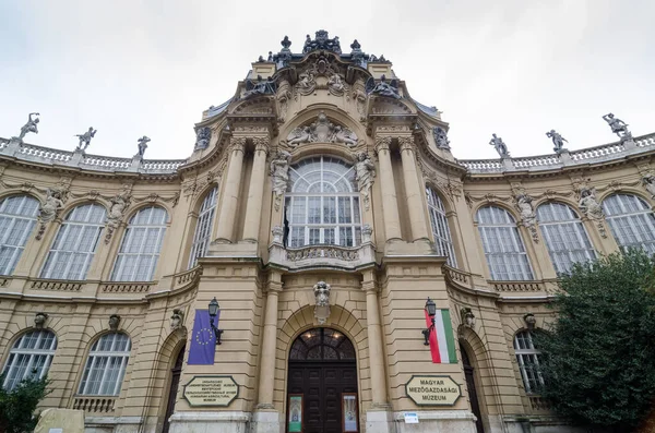 BUDAPEST, HUNGARY - 23 Şubat 2016: Macaristan 'ın Budapeşte kentindeki Tarım Müzesi' nin dışı