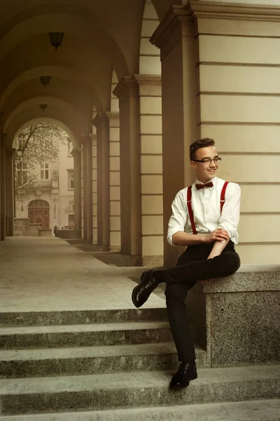 Retrato de hombre hipster elegante — Foto de Stock