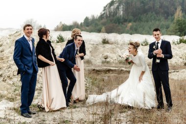 Gelin ve damat sağdıç ve nedime ile