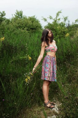 gülümseyen güzel kadın hipster 