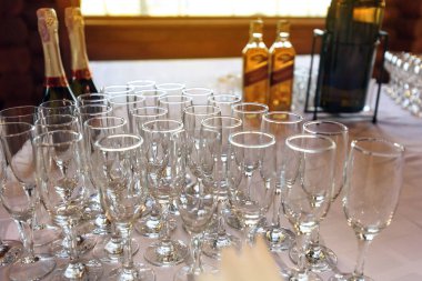 alkol bar masa, şık gözlük