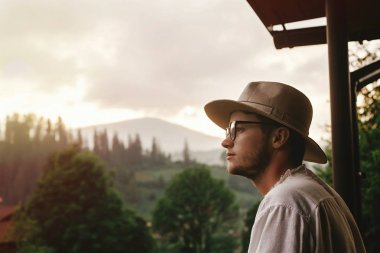 verandada hipster adam 