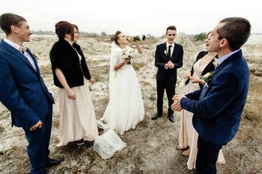 Gelin ve damat sağdıç ve nedime ile