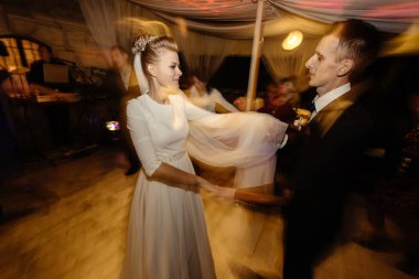 muhteşem gelin ve şık damat 