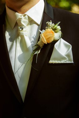 lüks şık damat yaka çiçeği ile