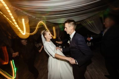 muhteşem gelin ve şık damat 