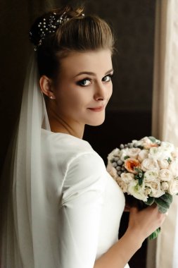  lüks buket tutan gelin 