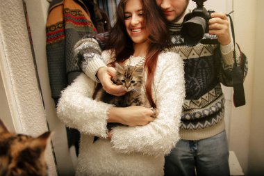Çift evsiz yavru kedi kabul