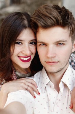 mutlu şık çift alarak selfie 