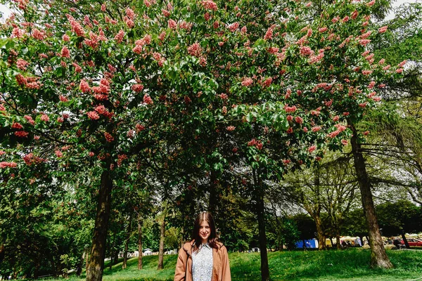 Hermosa chica hipster viajar — Foto de Stock