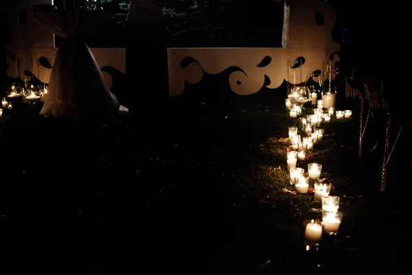 Kerzenlicht in gläsernen Laternen — Stockfoto