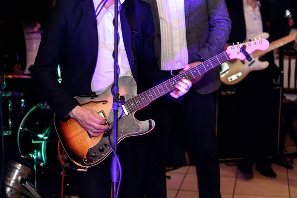 Stylish guitarist singer playing — Stock Photo, Image