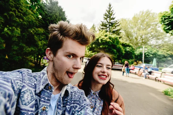 Hipster couple having fun — Stock Photo, Image