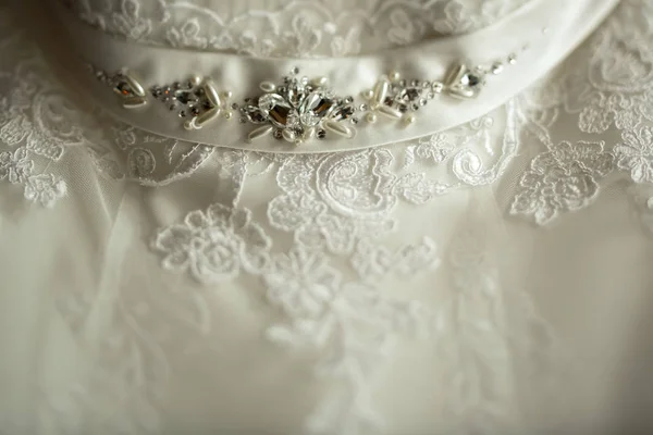 Luxus-Hochzeitskleid — Stockfoto