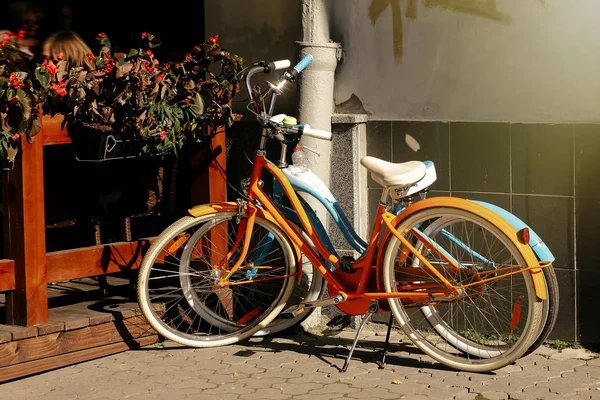 Красива барвиста велосипеди — стокове фото