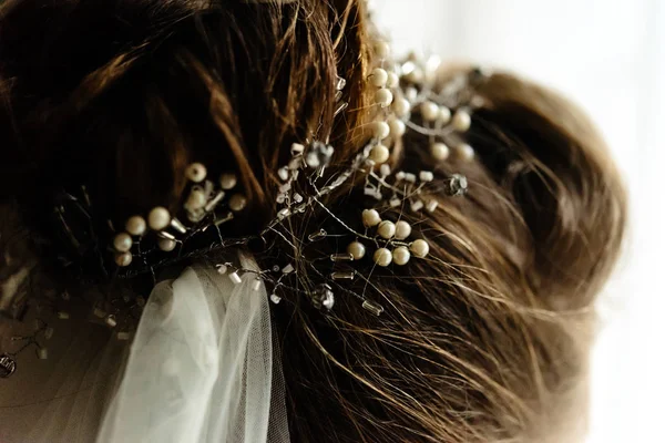 Magnifique style de cheveux de mariée élégante — Photo