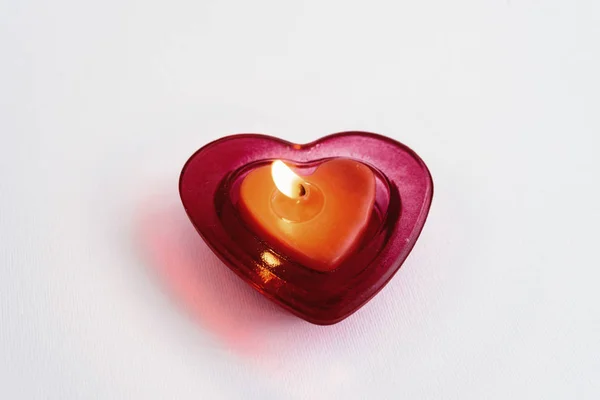 Coração vela vermelha isolado — Fotografia de Stock