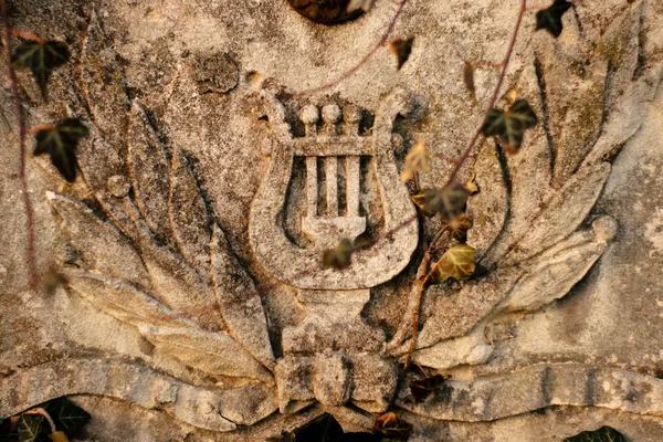 Eski Taş mezarları mezar üstünde — Stok fotoğraf