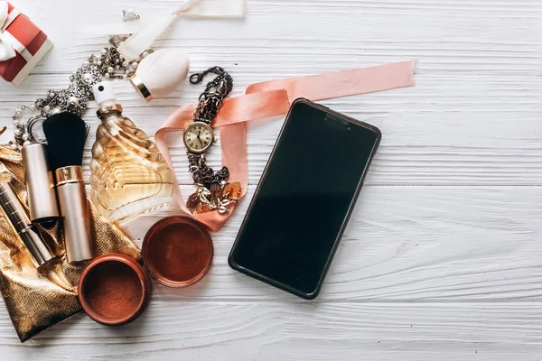 Perfume y reloj de joyería de lujo — Foto de Stock