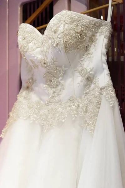 Верх роскошного роскошного свадебного платья — стоковое фото